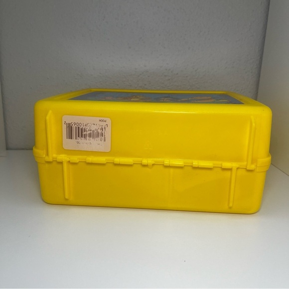 Disney Winnie the Pooh Yellow Plastic Lunchbox - Picture 7 of 12